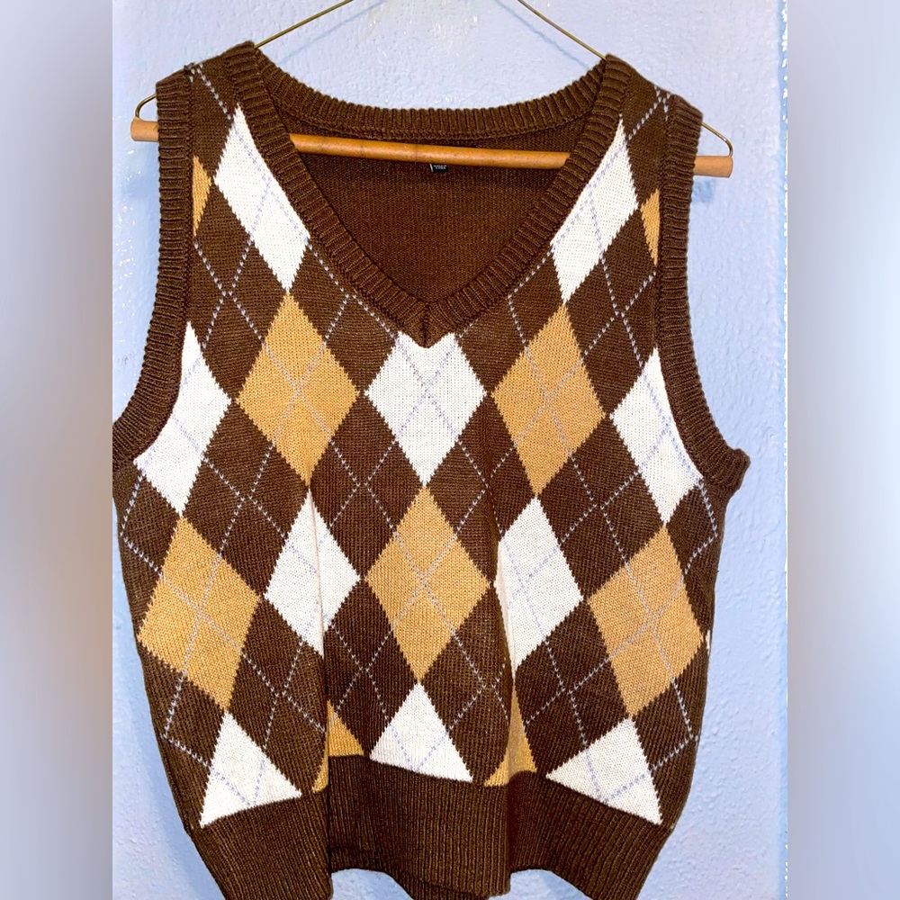 V-Neck line pattern Sweater vest